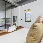 Duke 1 Bedroom With Mountain Views Rooftop Pool