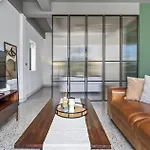 Duke 1 Bedroom With Mountain Views Rooftop Pool