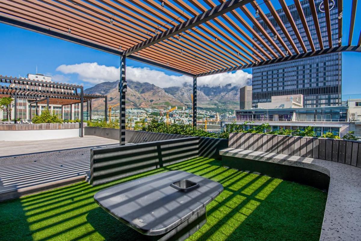 Duke 1 Bedroom With Mountain Views Rooftop Pool