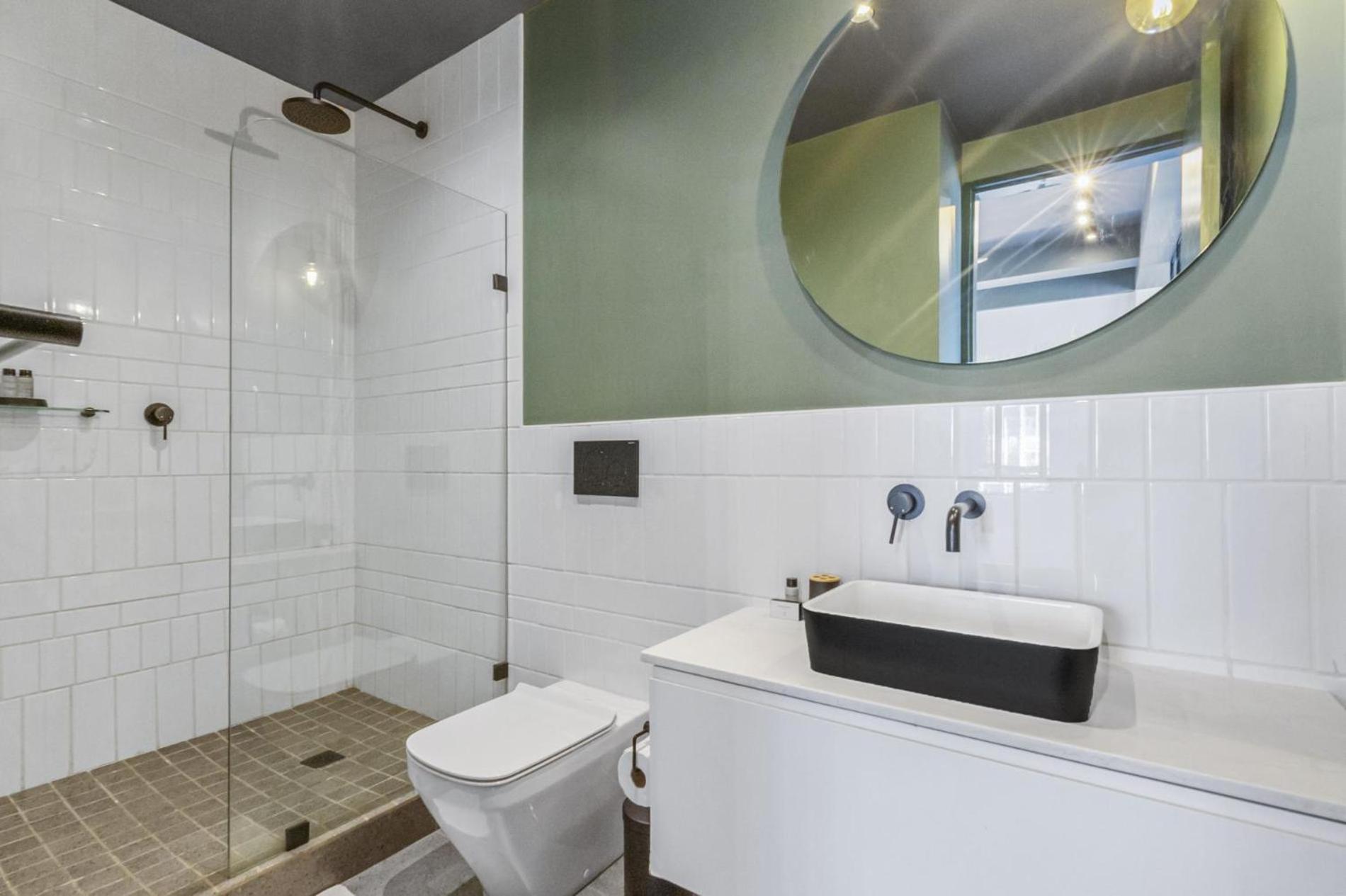 Duke 1 Bedroom With Mountain Views Rooftop Pool Apartment