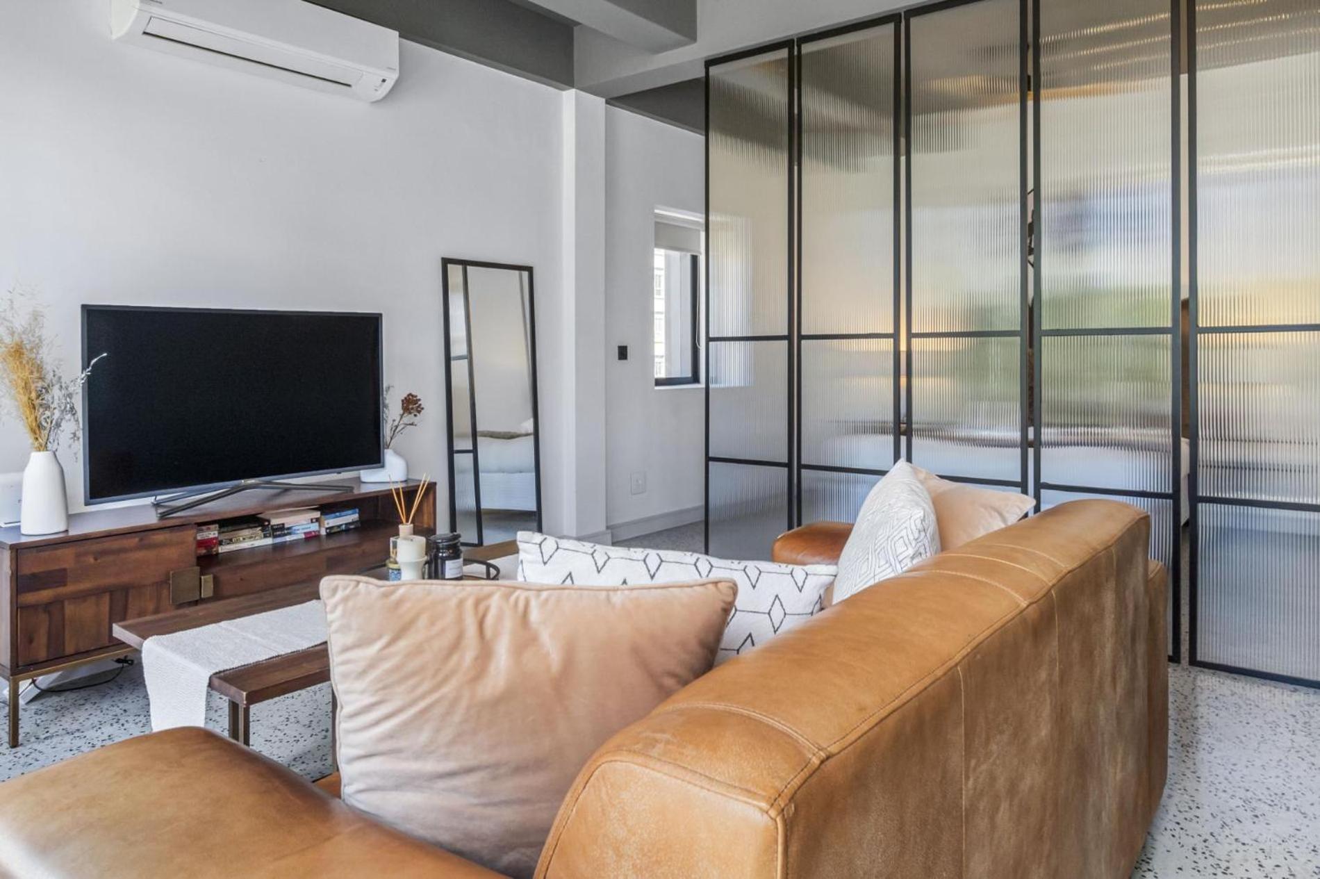Duke 1 Bedroom With Mountain Views Rooftop Pool Apartment *